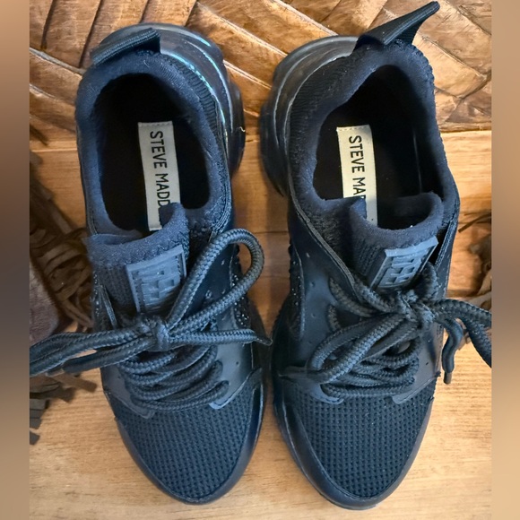 NWOT Steve Madden Black Vance Athletic Sneaker Size 4 - Picture 6 of 10